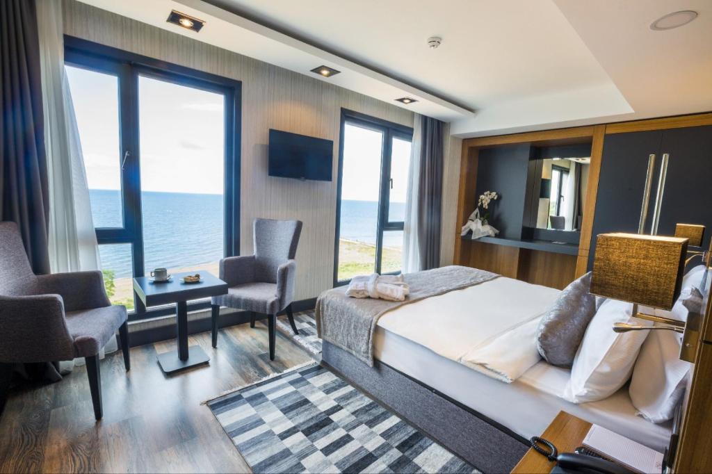 senior suite with extra bed and sea view