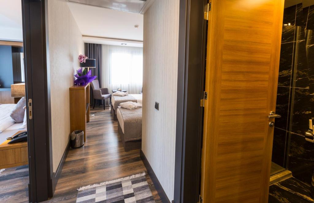 senior suite with extra bed and sea view