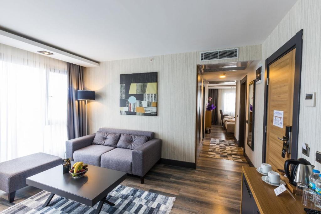 senior suite with extra bed and sea view