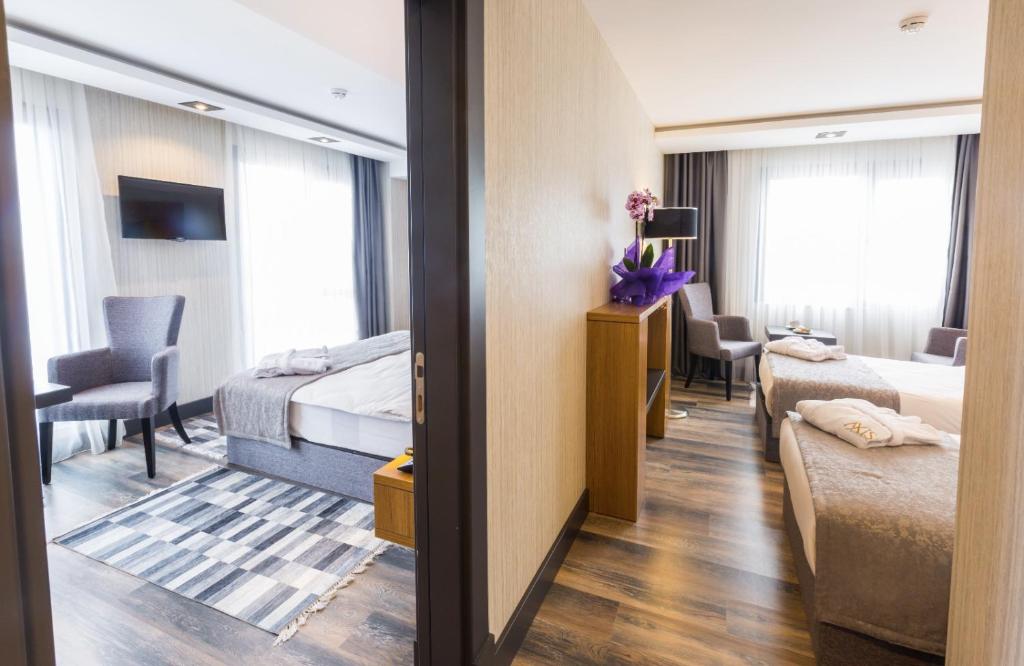 senior suite with extra bed and sea view