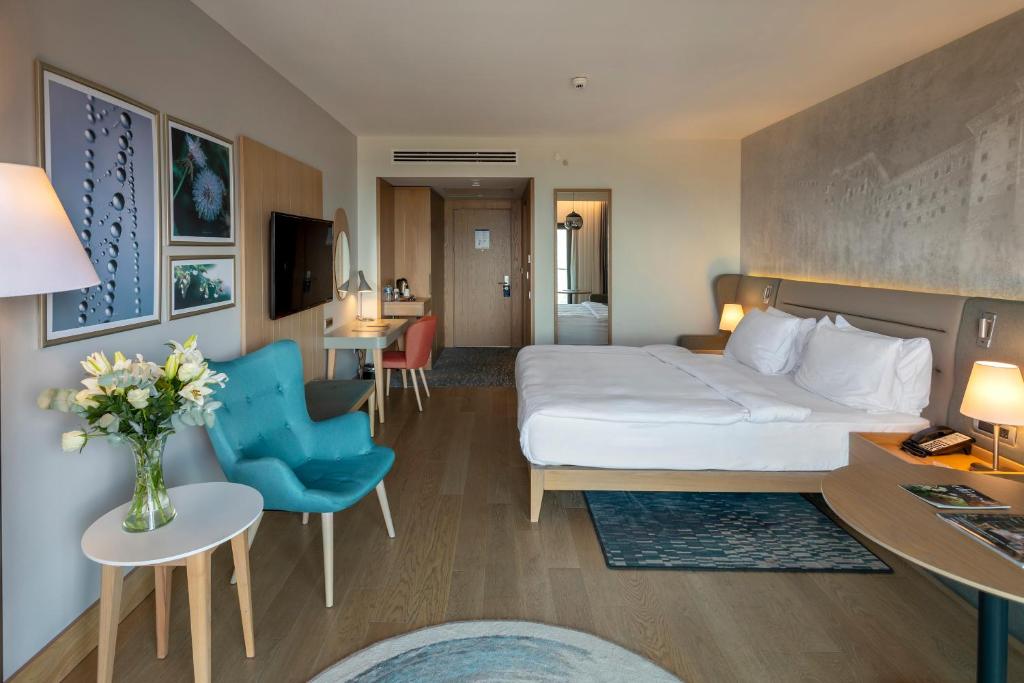 double or twin room with mountain view and balcony