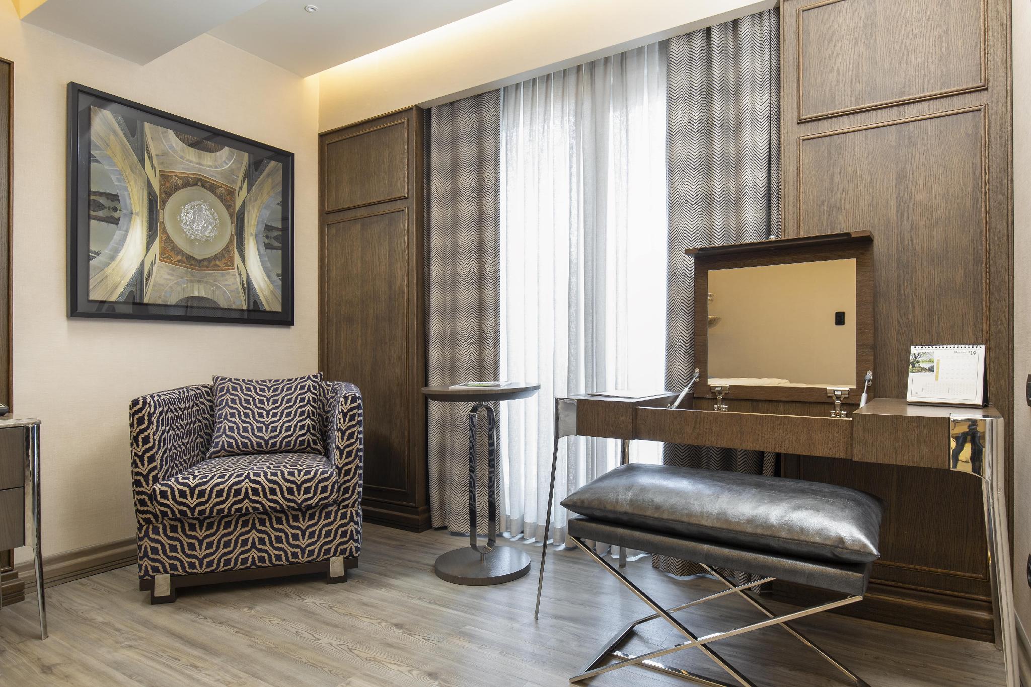 superior Queen room