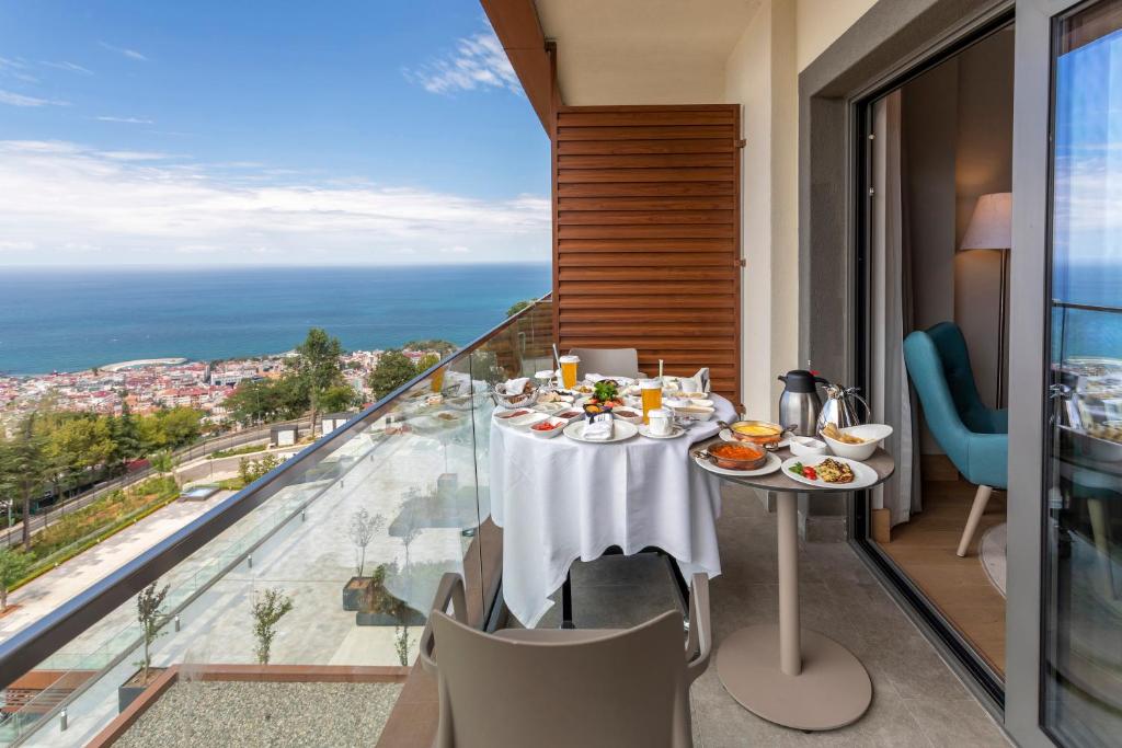 premium room with spa bath and sea view
