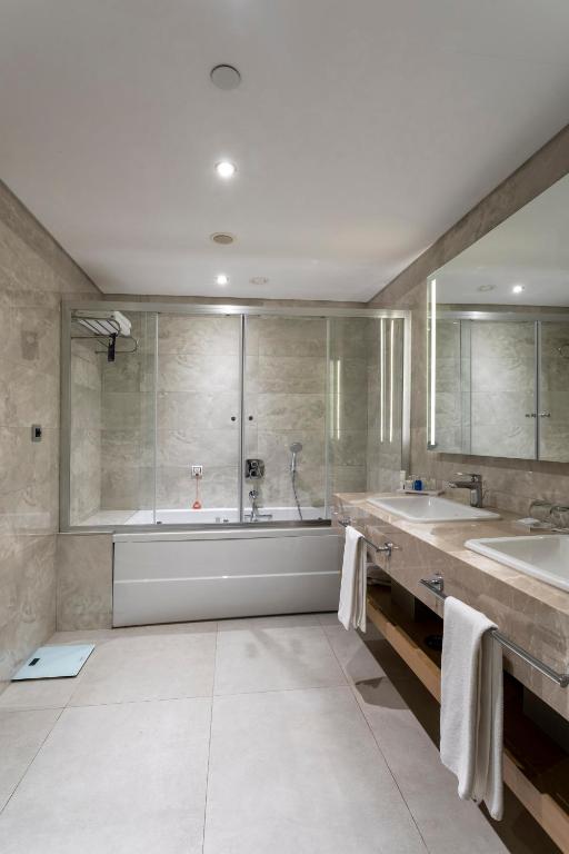 premium room with spa bath and sea view