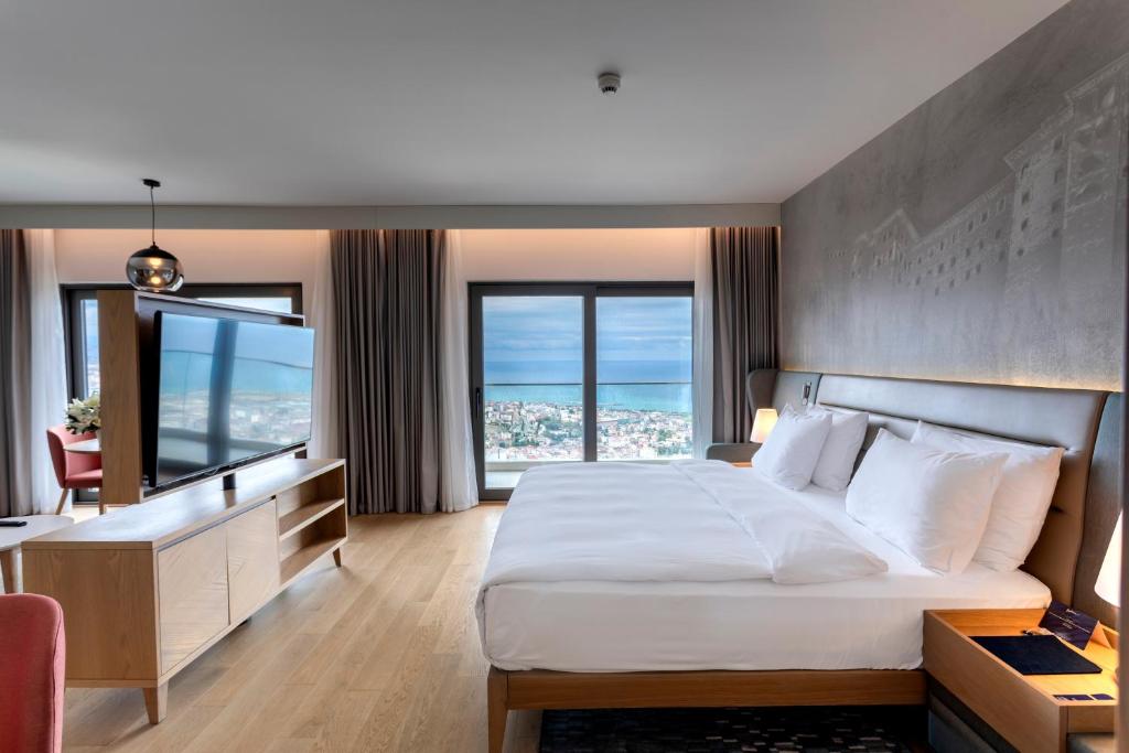 premium room with spa bath and sea view