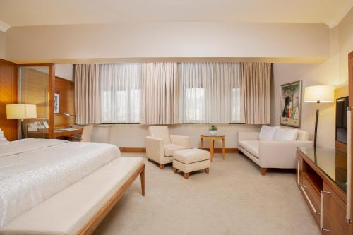 Queen room with spa bath