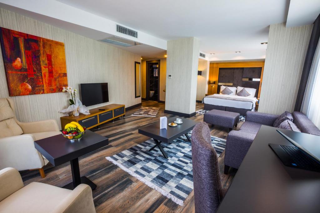deluxe king room with sofa bed and city view