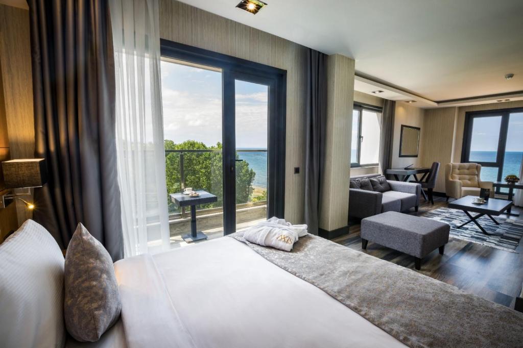 deluxe king room with sofa bed and sea view
