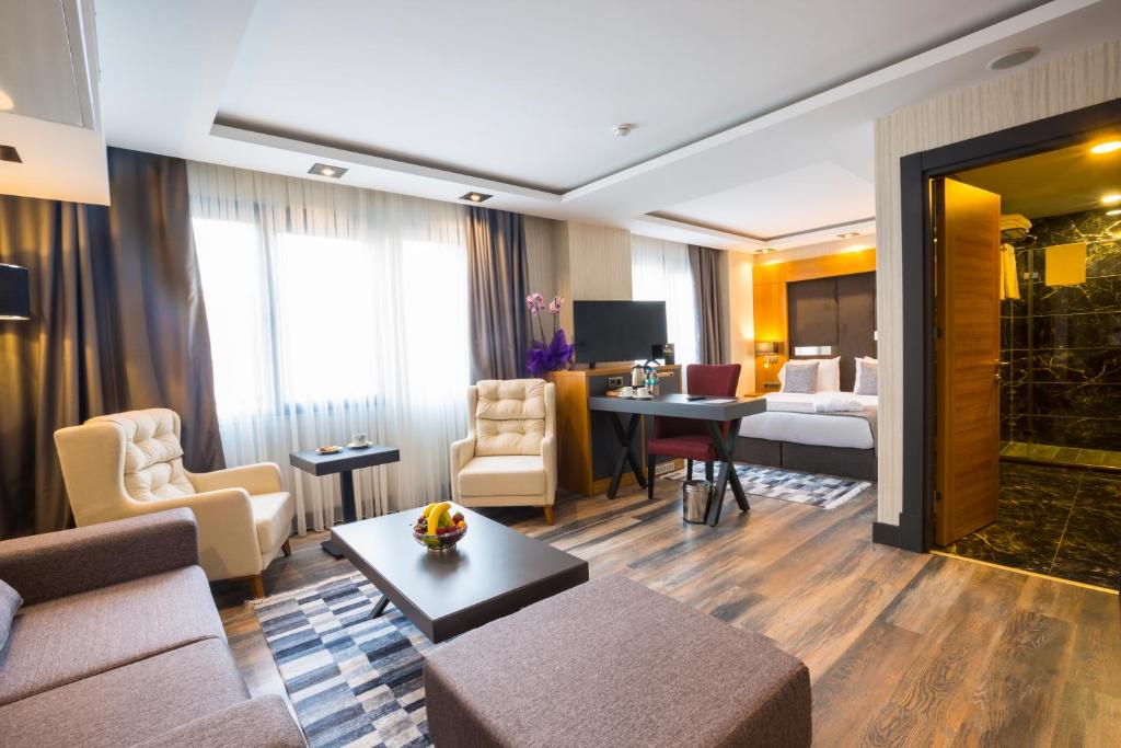 deluxe king room with sofa bed and sea view