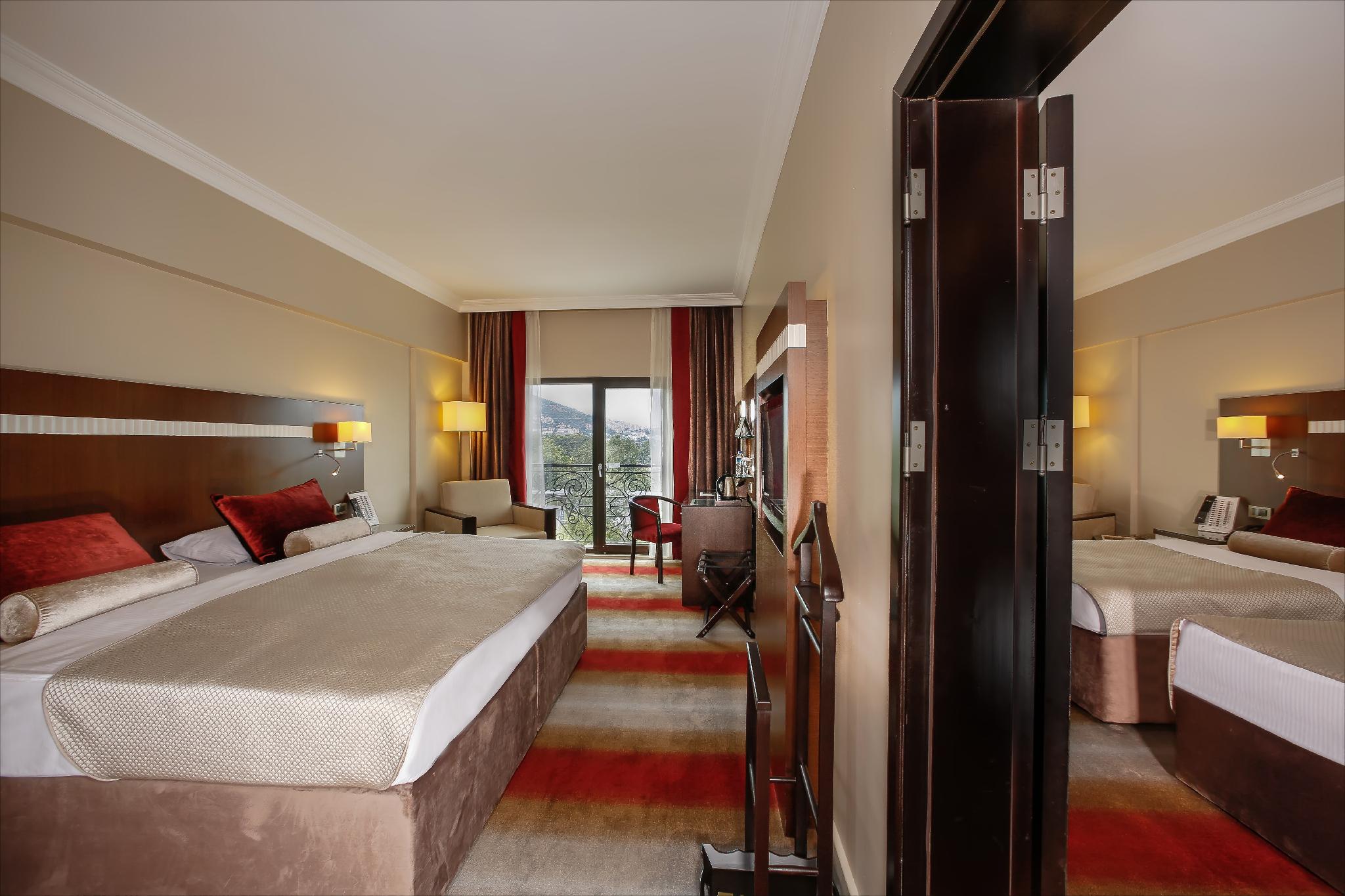 connecting room