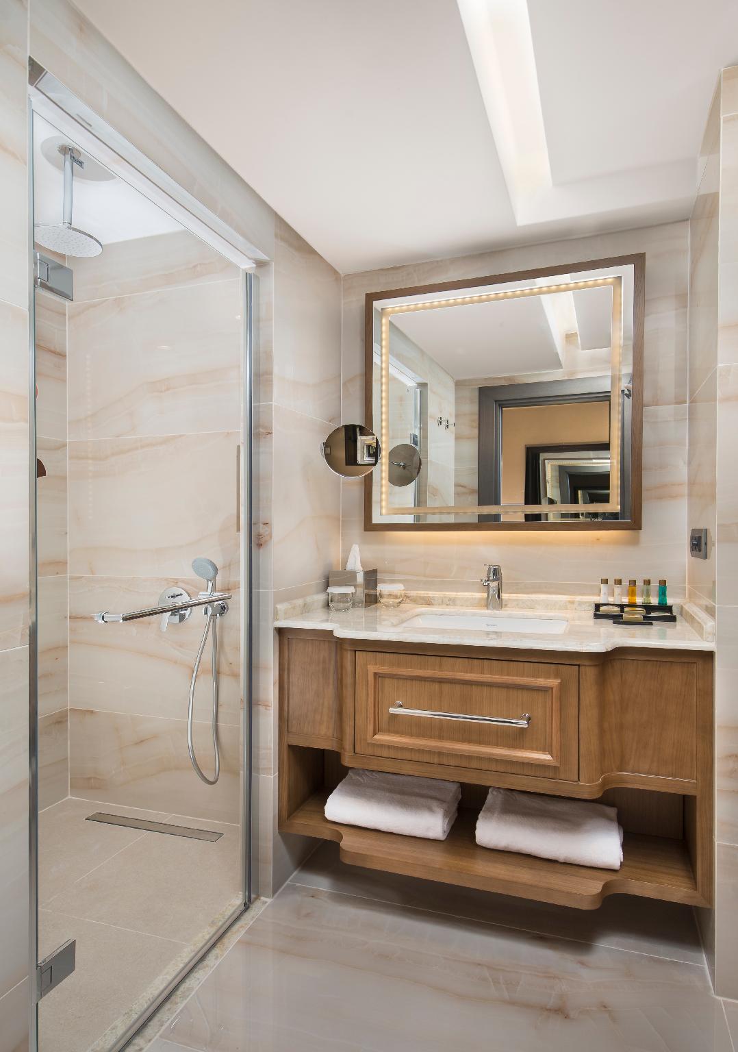 superior Queen room