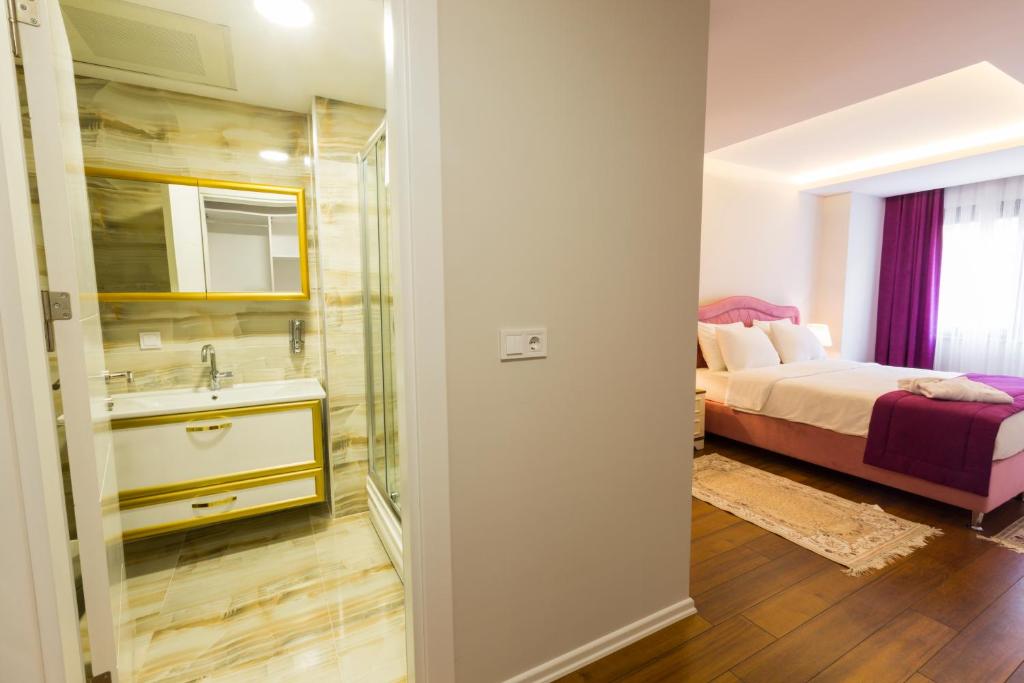 three bedroom apartment with sea view and balcony