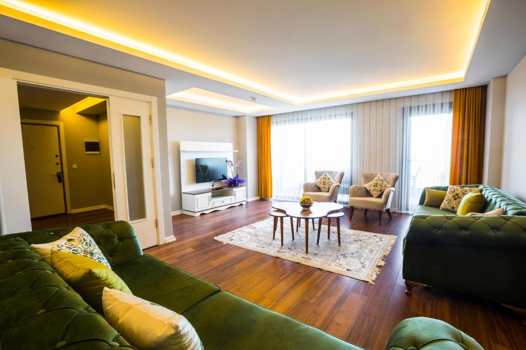 three bedroom apartment with sea view and balcony