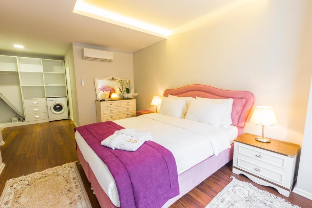 three bedroom apartment with sea view and balcony