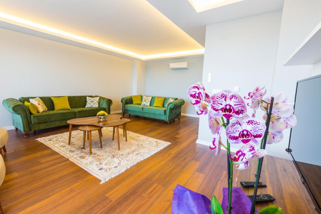 three bedroom apartment with sea view and balcony