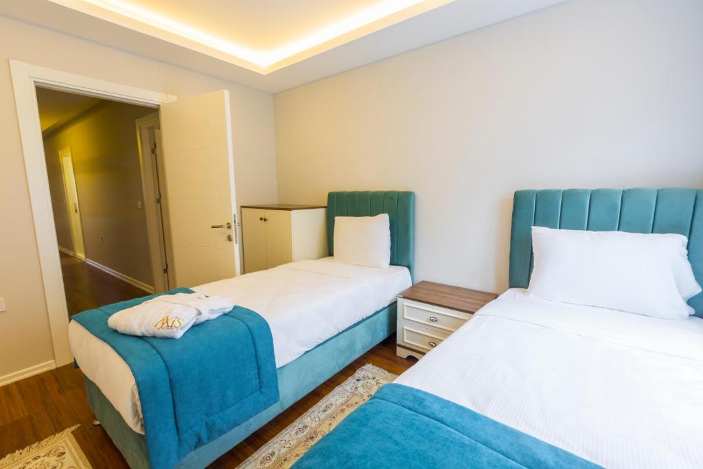 three bedroom apartment with sea view and balcony