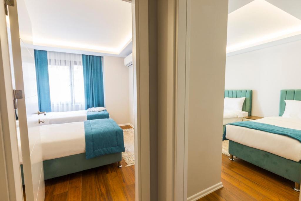 three bedroom apartment with sea view and balcony