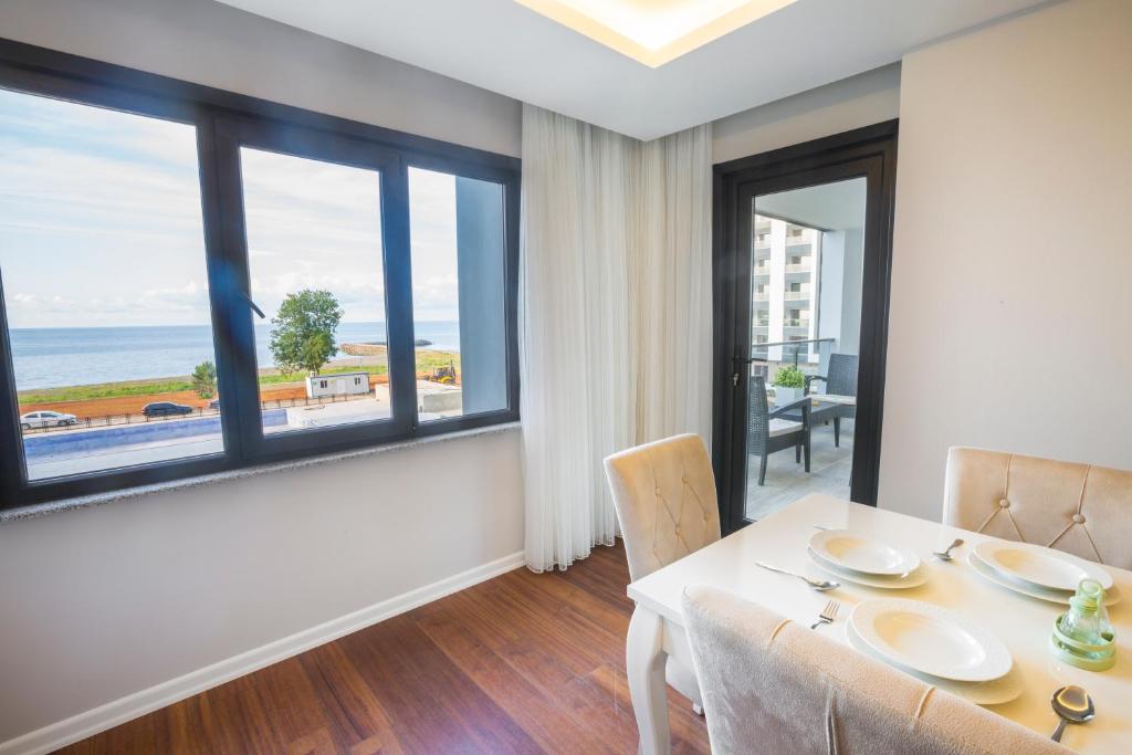three bedroom apartment with sea view and balcony