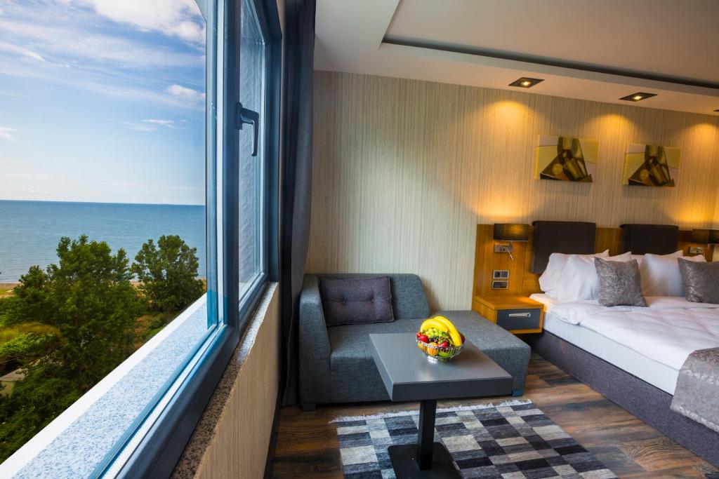 standard sea view room with extra bed
