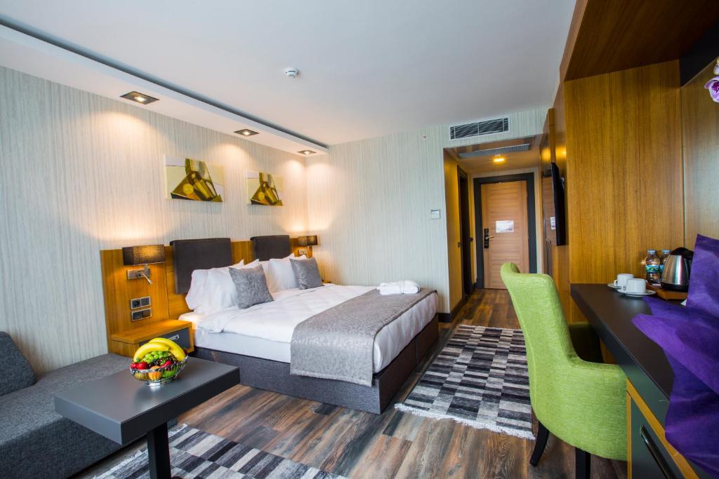 standard sea view room with extra bed
