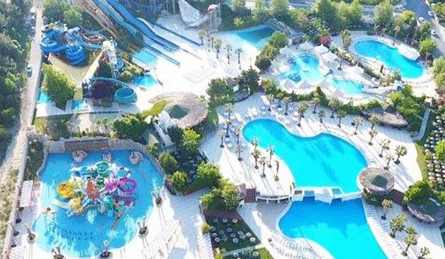 Aqua Dolphin Water Park in Istanbul