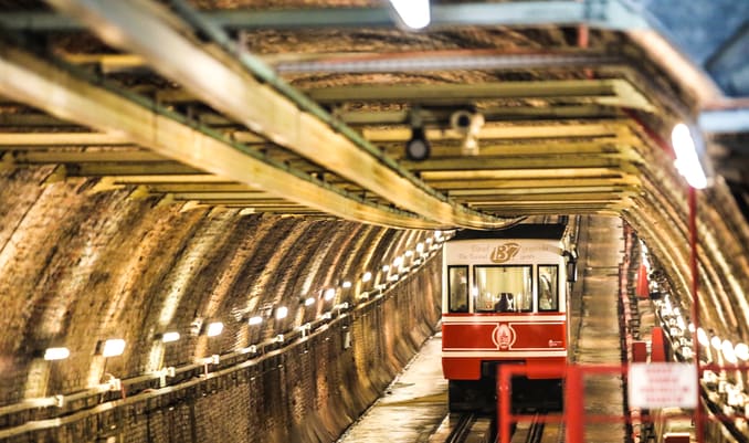 ثاني اقدم مترو في العالم