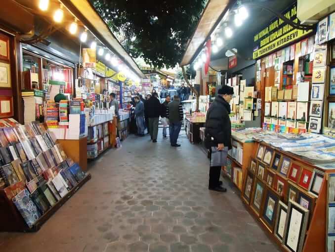 سوق الصحفيين في اسطنبول
